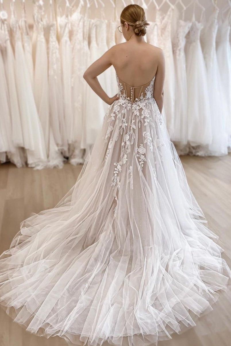 Charming A Line Sweetheart Tulle Wedding Dresses with Lace