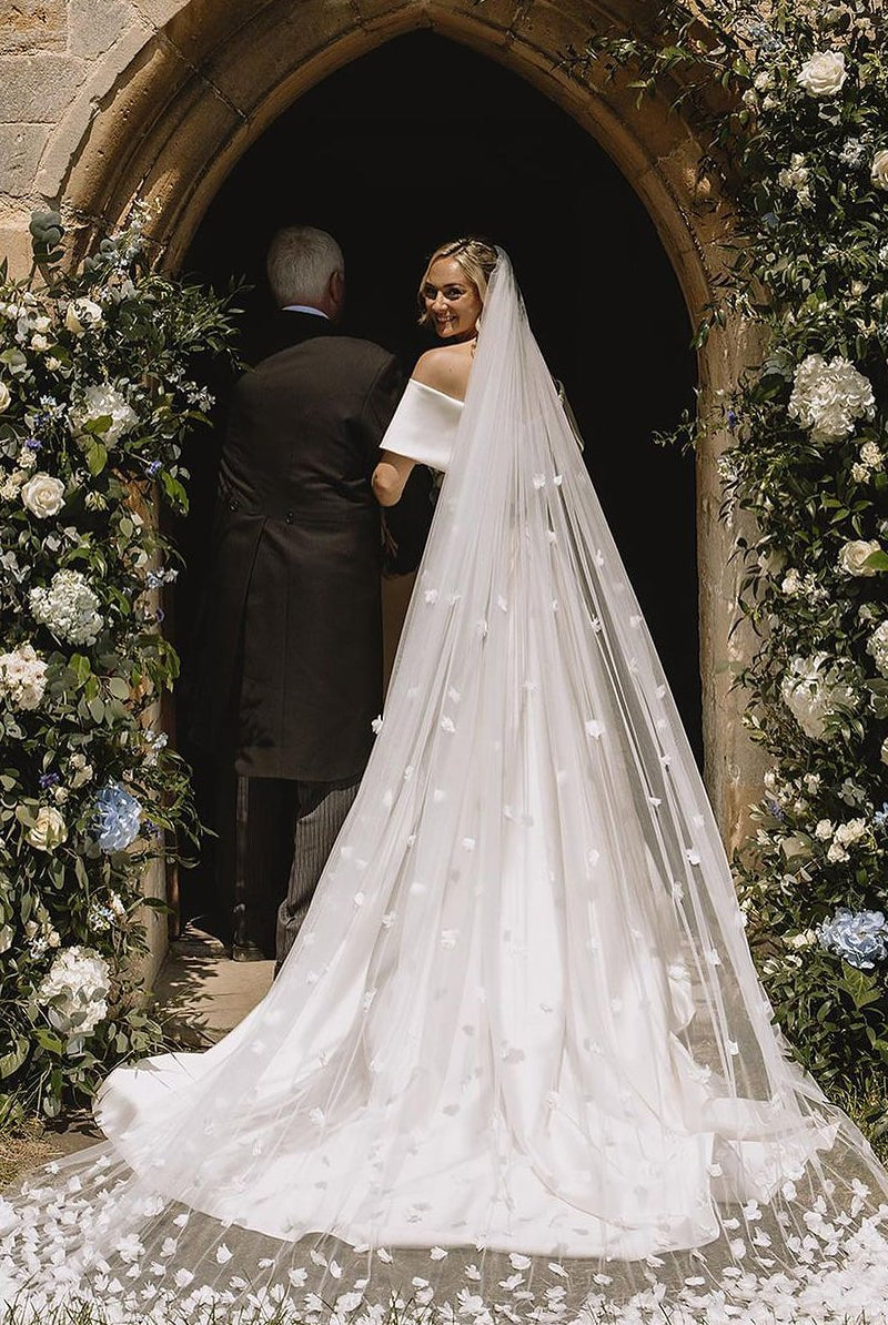 Gorgeous Mermaid Off the Shoulder White Satin Wedding Dresses