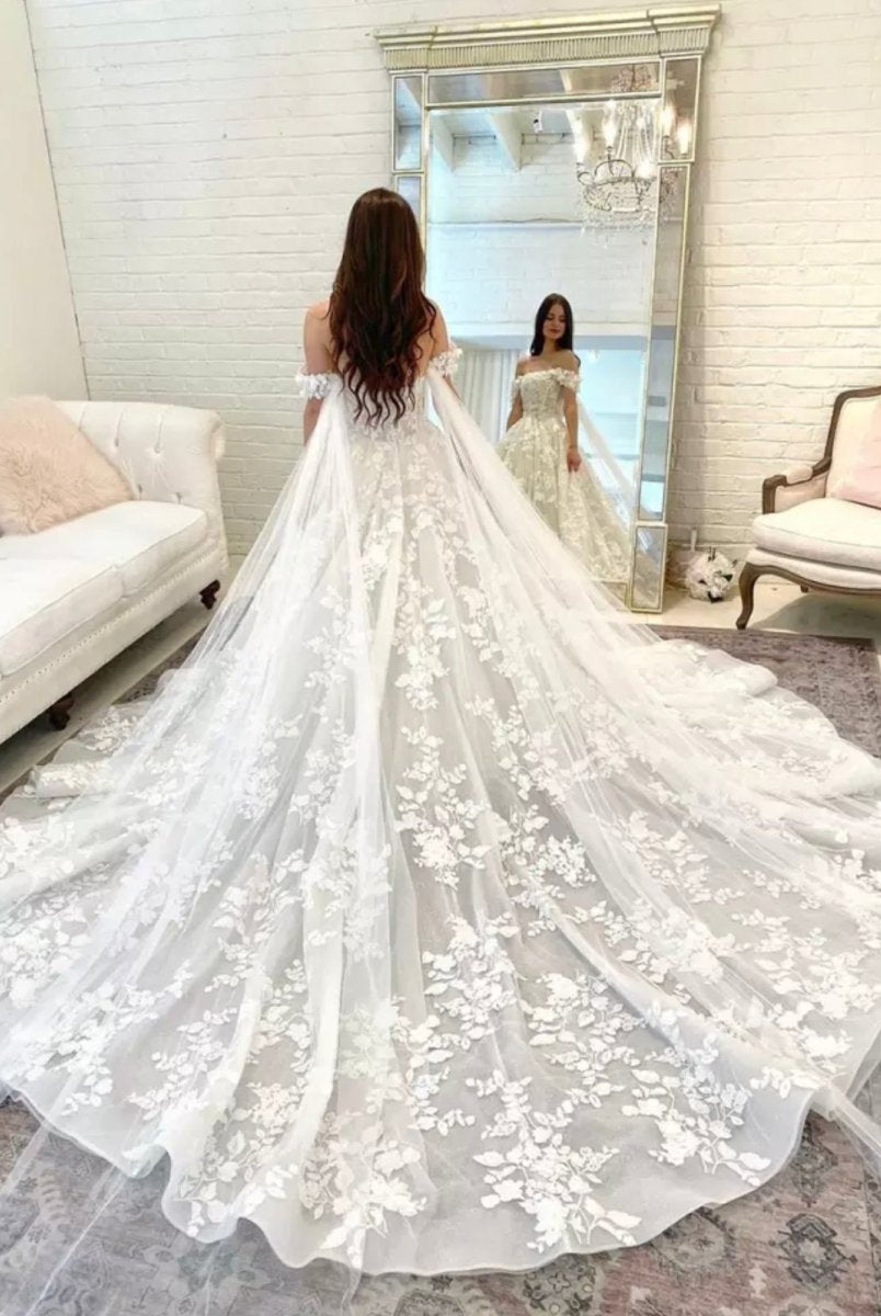 Gorgeous Ball Gown Sweetheart Lace Tulle Wedding Dresses