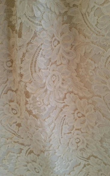 Elegant Sleeveless Pleated Lace Halter A-Line Wedding Dress