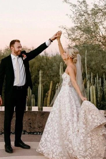 Bohemian A-Line Sweetheart Garden Lace Wedding Dress With Open Back And Appliques