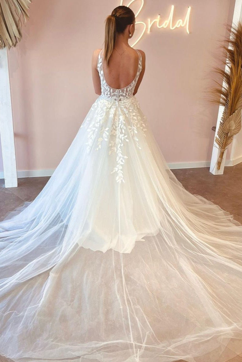 Elegant A Line V Neck Tulle Wedding Dresses with Appliques