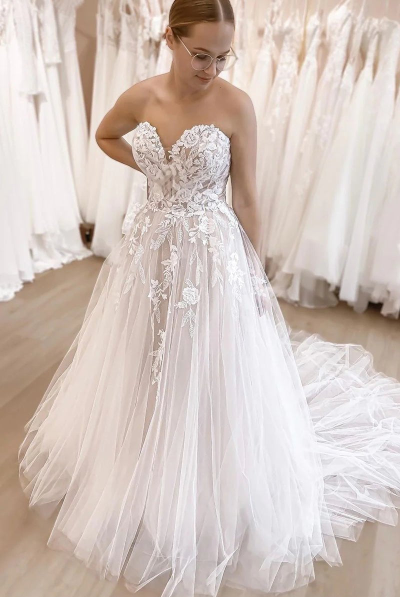 Charming A Line Sweetheart Tulle Wedding Dresses with Lace