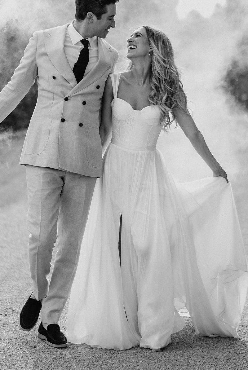 Stunning A-Line Sweetheart White Chiffon Beach Wedding Dresses