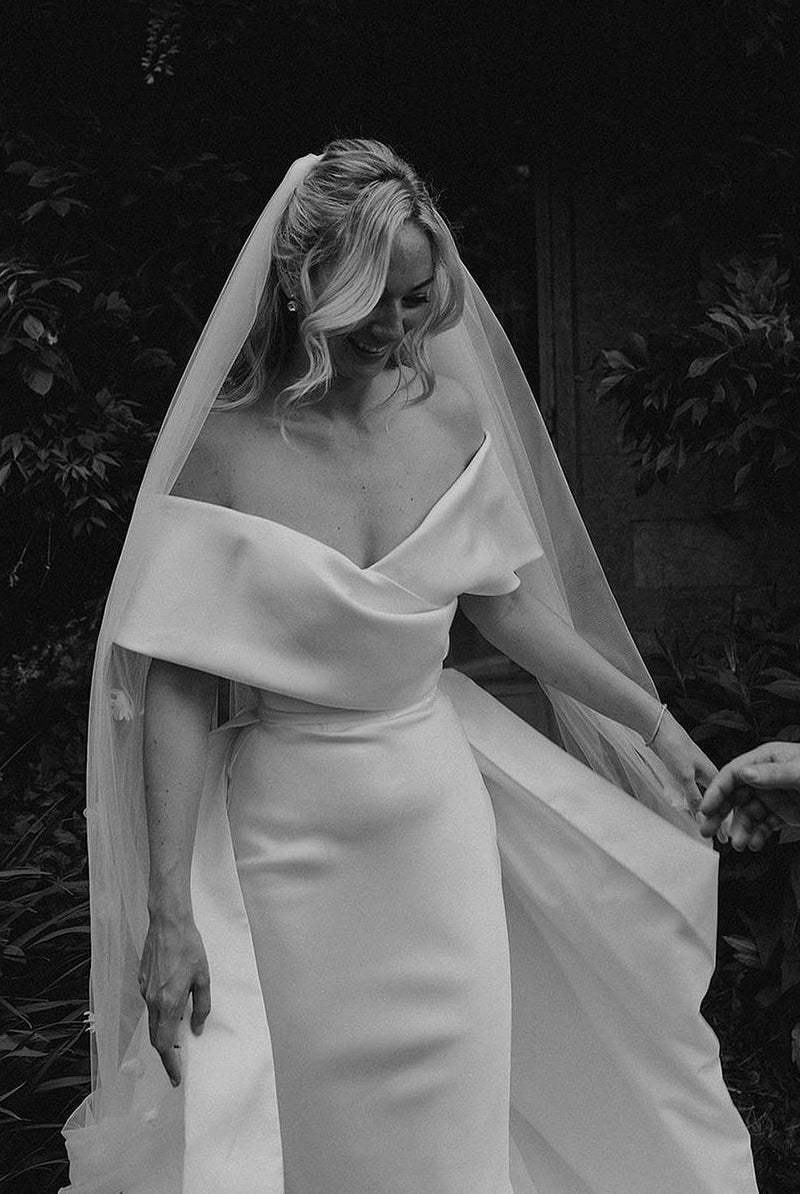 Gorgeous Mermaid Off the Shoulder White Satin Wedding Dresses