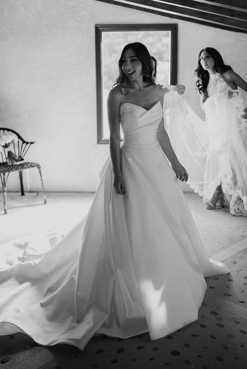 Elegant A-Line Sweetheart Satin Long Wedding Dresses