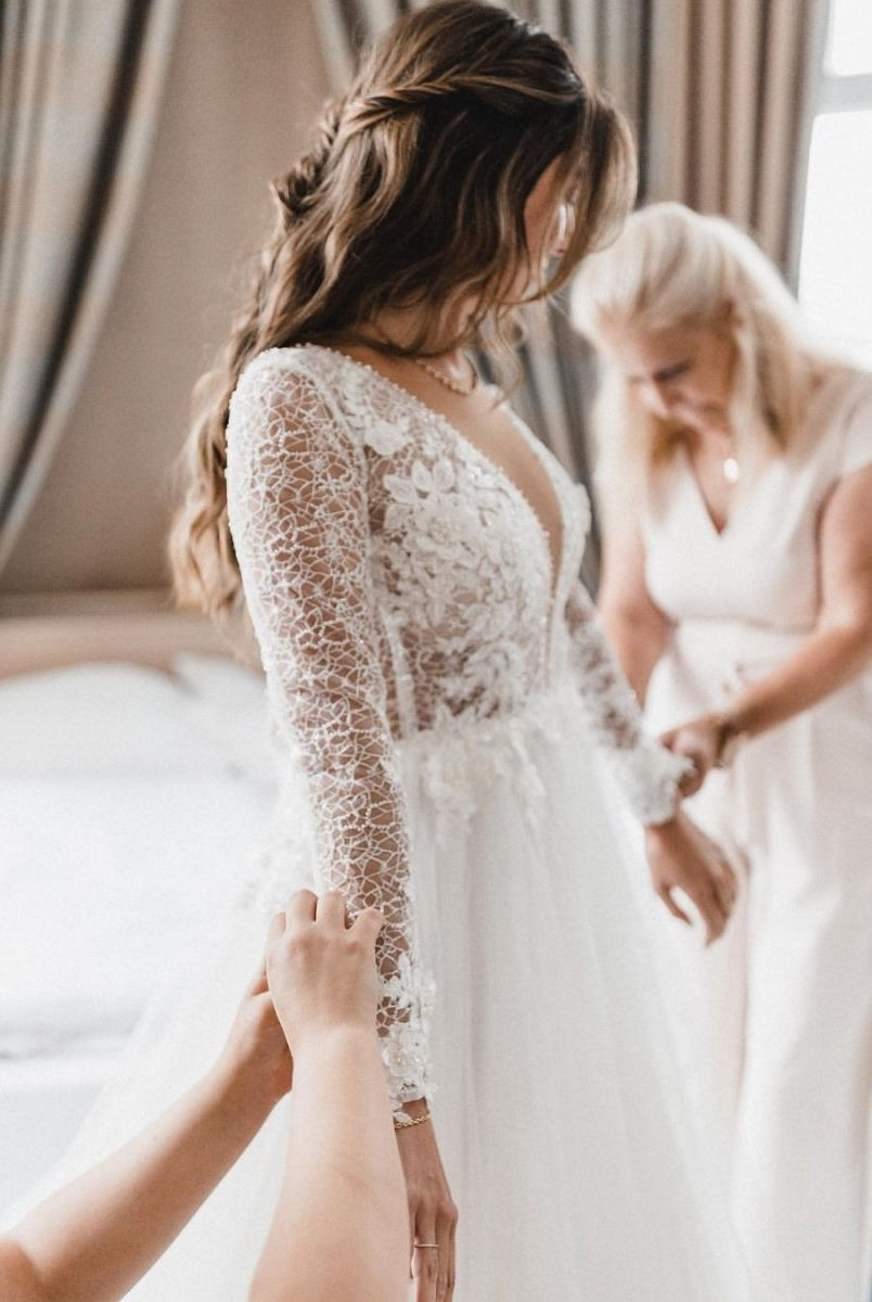 Elegant A Line V Neck Tulle Wedding Dresses with Lace