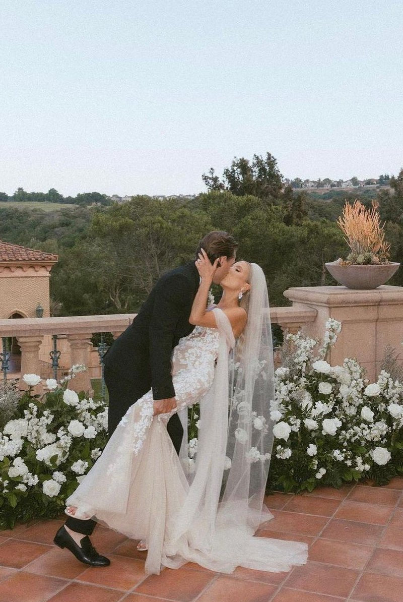 Glamorous Mermaid Off the Shouder Tulle Lace Wedding Dresses