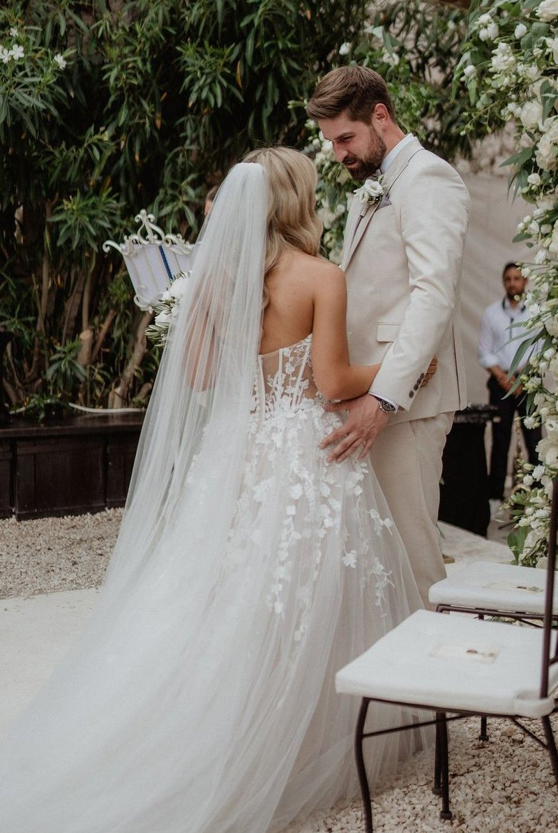 A-Line Sweetheart Tulle Wedding Dresses with Appliques