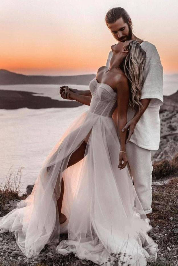 Romantic A-Line Sweetheart Tulle Beach Wedding Dresses with Slit