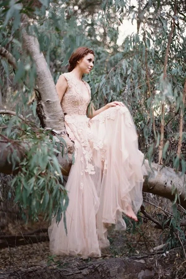 High Quality V-neck Sleeveless Floor-length Wedding Dress with Lace