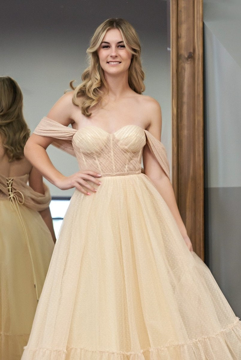 Nova | A-Line Champagne Tulle Sweetheart Tea-Length Prom Dress