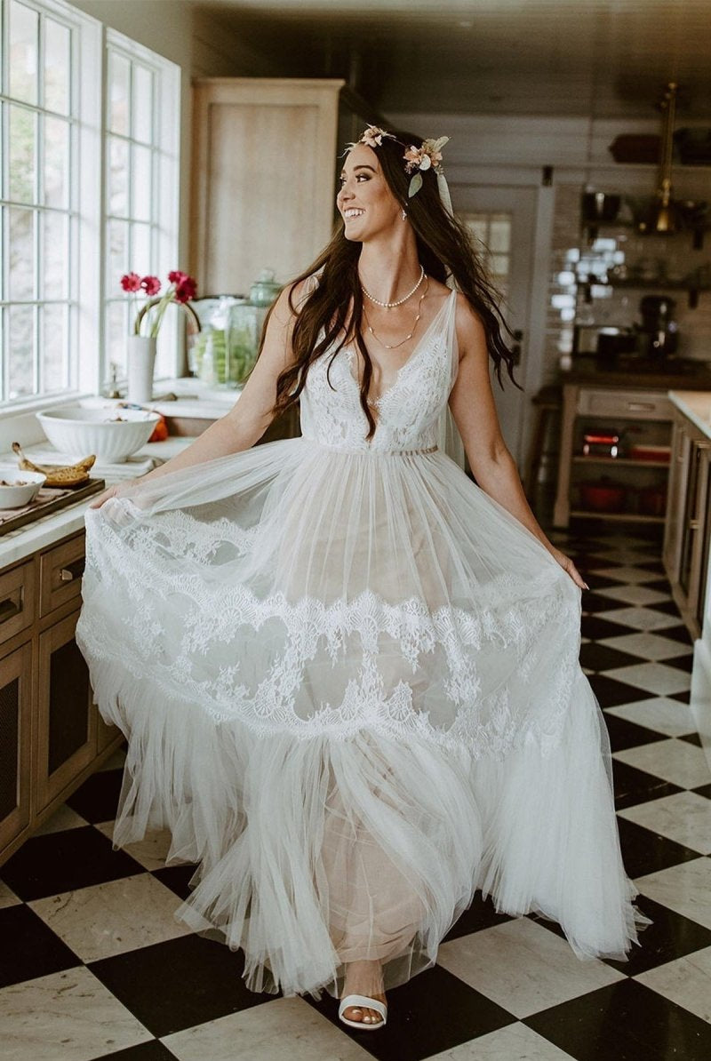 Boho V-Neck Lace Tulle Wedding Dress