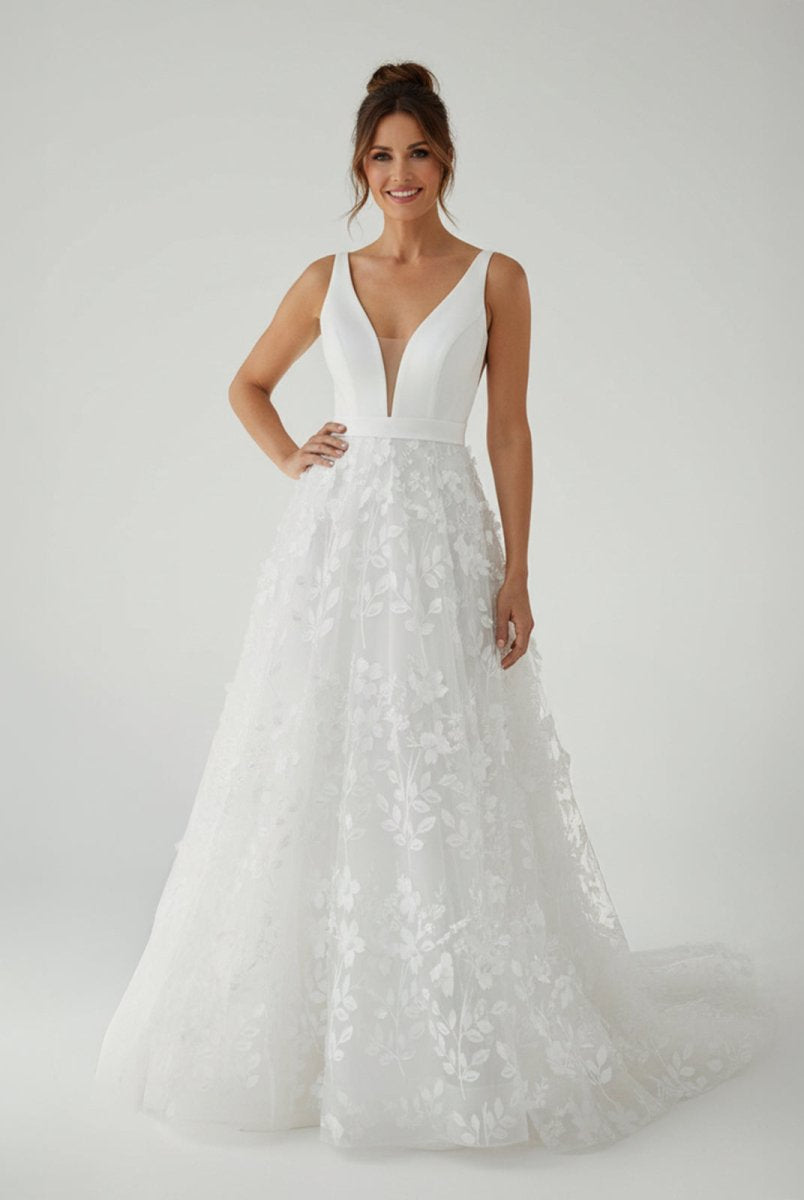 A Line White Tulle Lace Sleeveless Flowers Wedding Dresses - KissProm