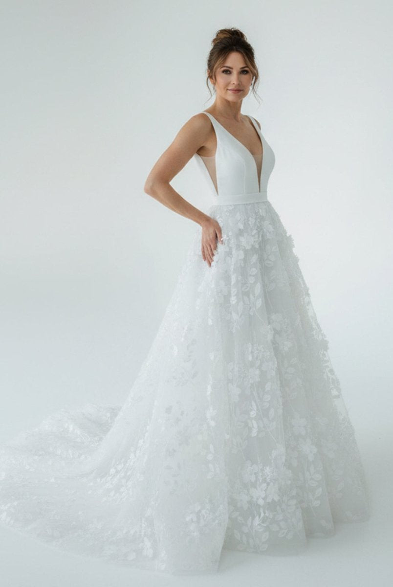 A Line White Tulle Lace Sleeveless Flowers Wedding Dresses - KissProm