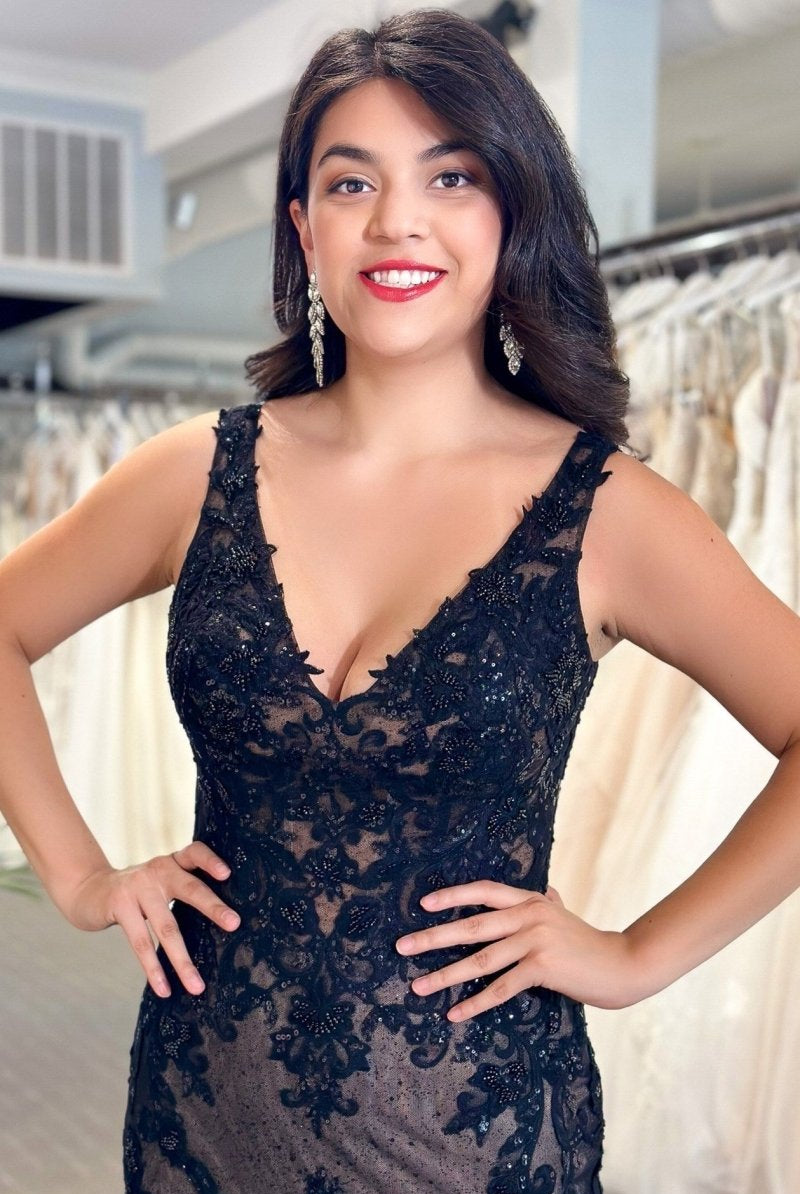 Chana | Black Tulle Appliques V-Neck Trumpet Long Wedding Dress