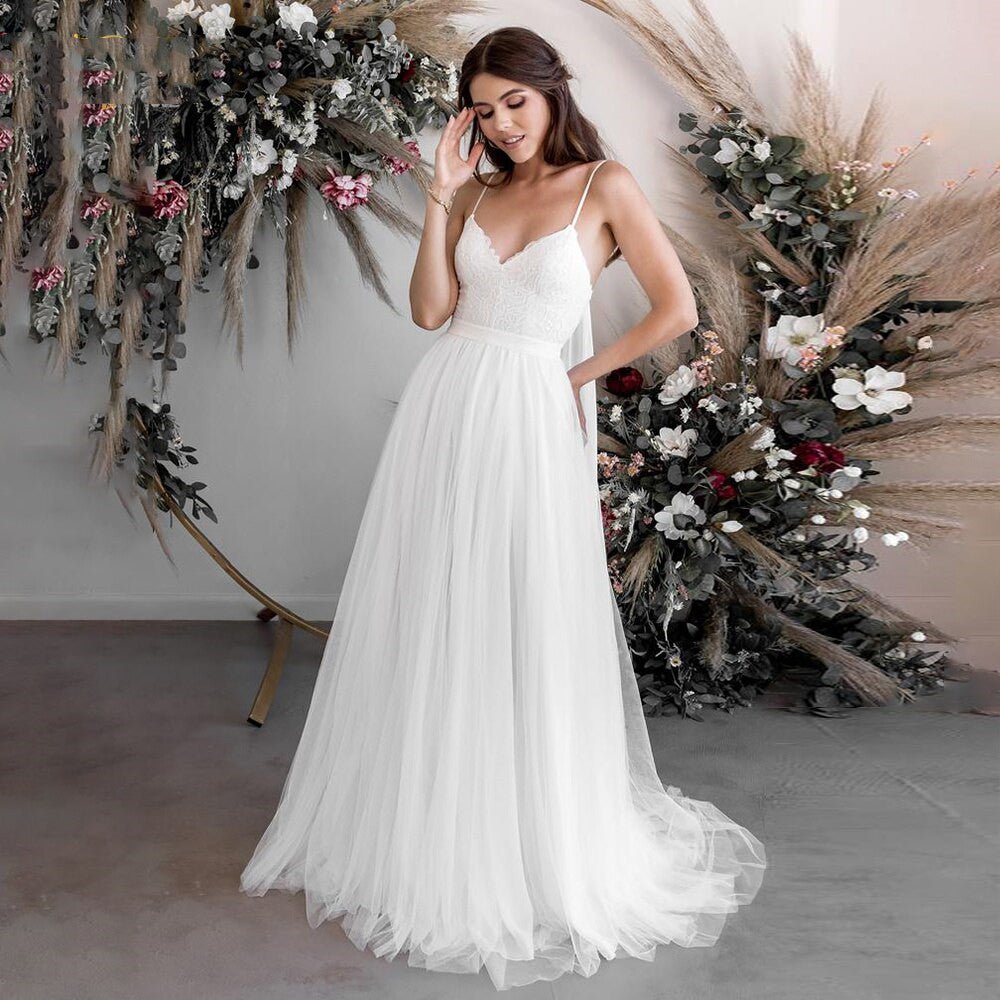 A-Line Tulle Spaghetti Straps Wedding Dresses With Lace Appliques