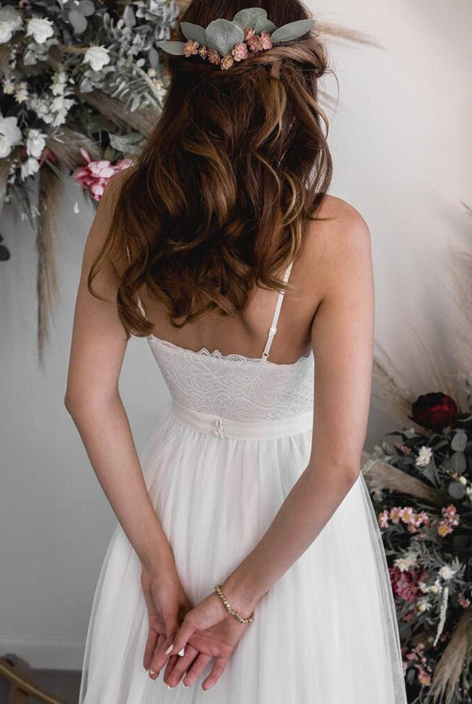 A-Line Tulle Spaghetti Straps Wedding Dresses With Lace Appliques