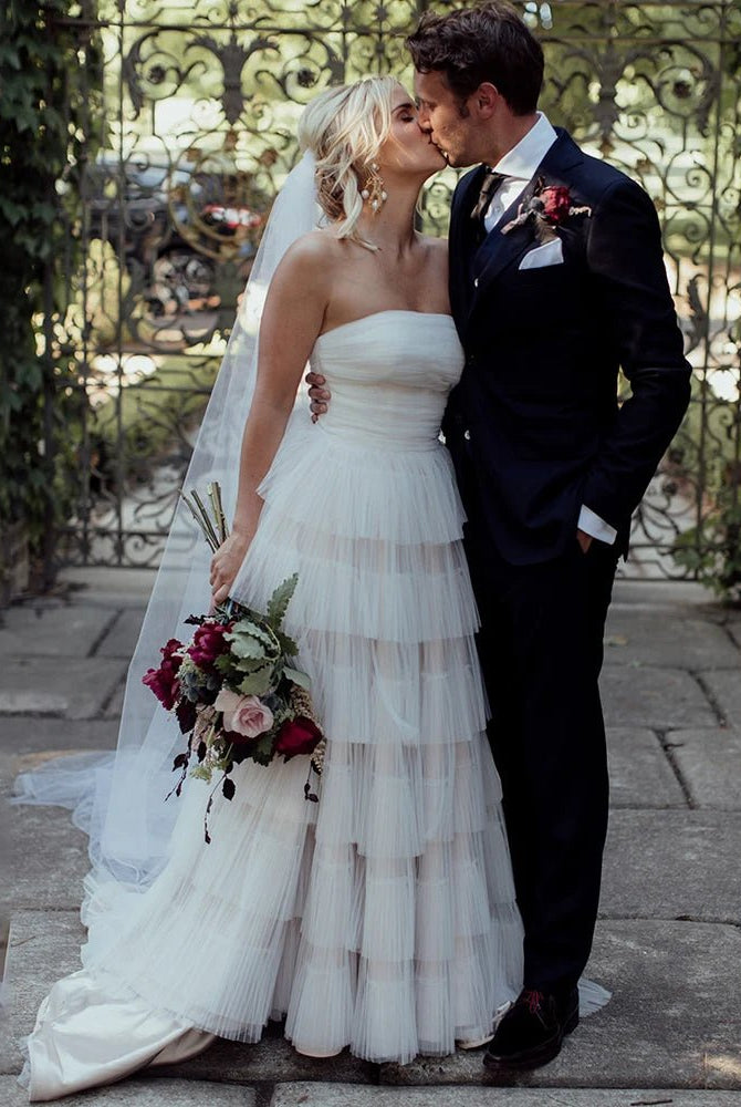 Sleeveless A Line Strapless Bohemian Tiered Tulle Wedding Dresses