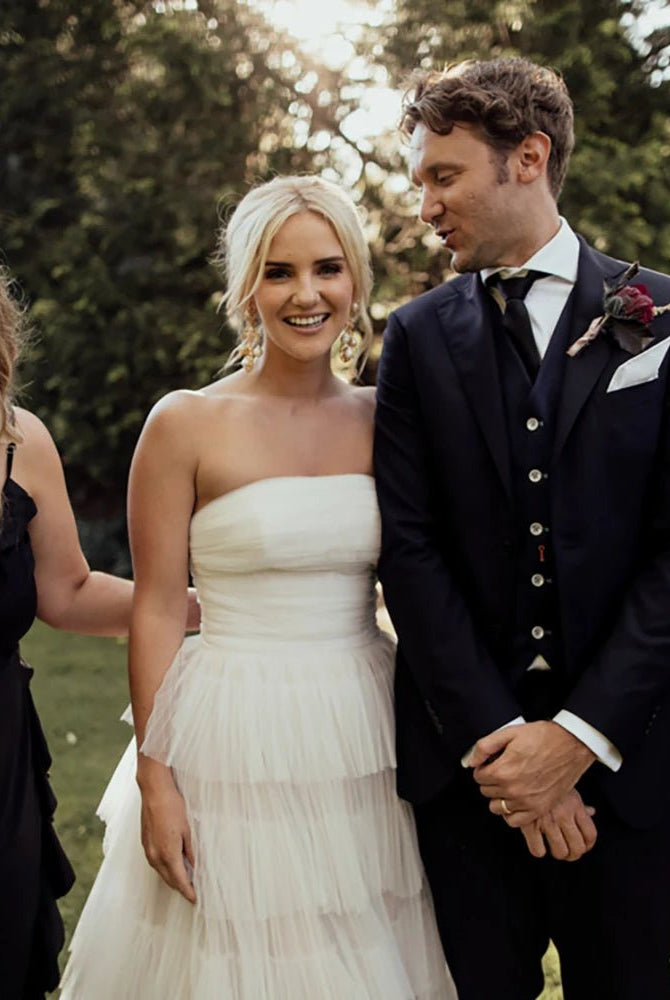 Sleeveless A Line Strapless Bohemian Tiered Tulle Wedding Dresses