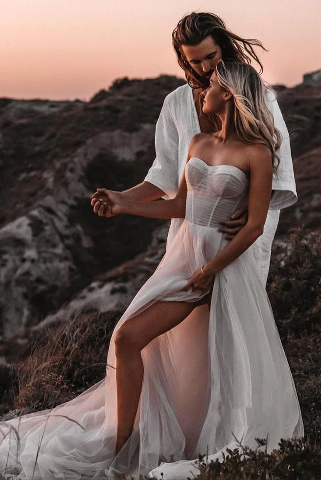 Romantic A-Line Sweetheart Tulle Beach Wedding Dresses with Slit