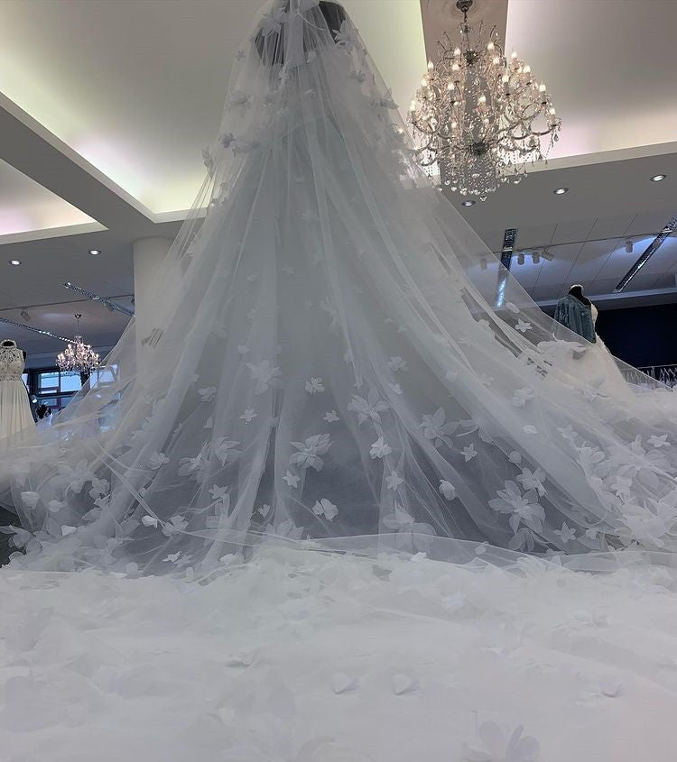 Romantic A-line Sweetheart Sleeveless White Tulle Modest Floral Wedding Dress