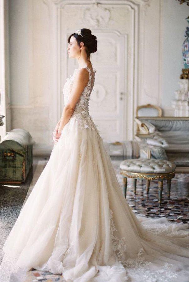 A-line Tulle Lace Appliques Princess Covered-Button Wedding Gown