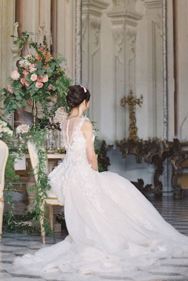 A-line Tulle Lace Appliques Princess Covered-Button Wedding Gown