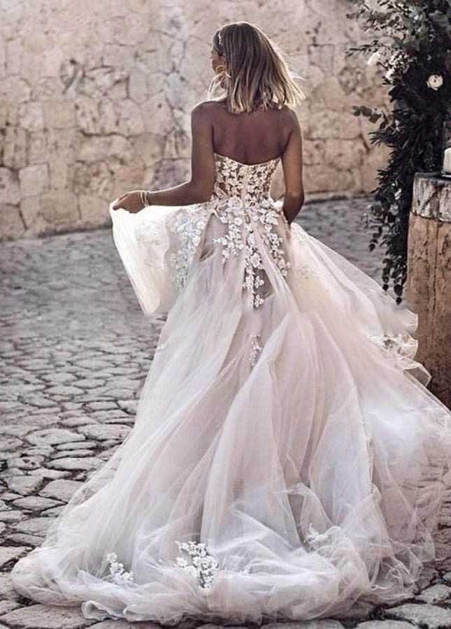 A - line Tulle Skirt Floral Lace Sweetheart Wedding Dresses Backless - KissProm