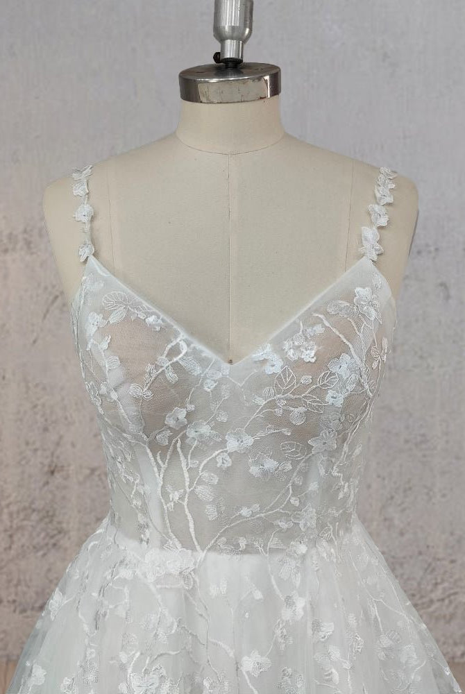 A-Line White Flower Appliqued Tulle Wedding Dress