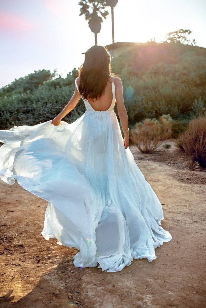 Bohemian A Line V Neck Tulle Wedding Dresses with Appliques