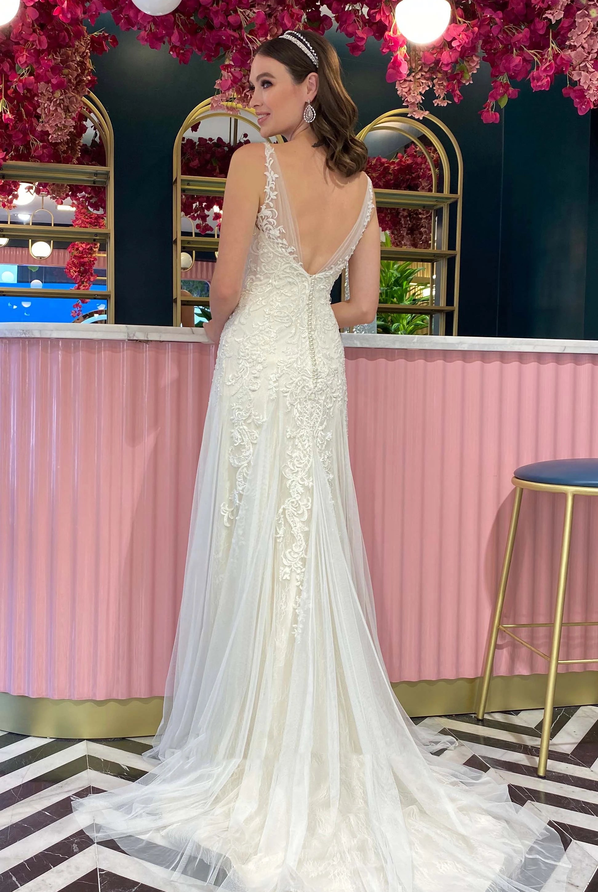 Bohemian Mermaid Lace Tulle V-neck Sleeveless Wedding Dress With Appliques and Pleats