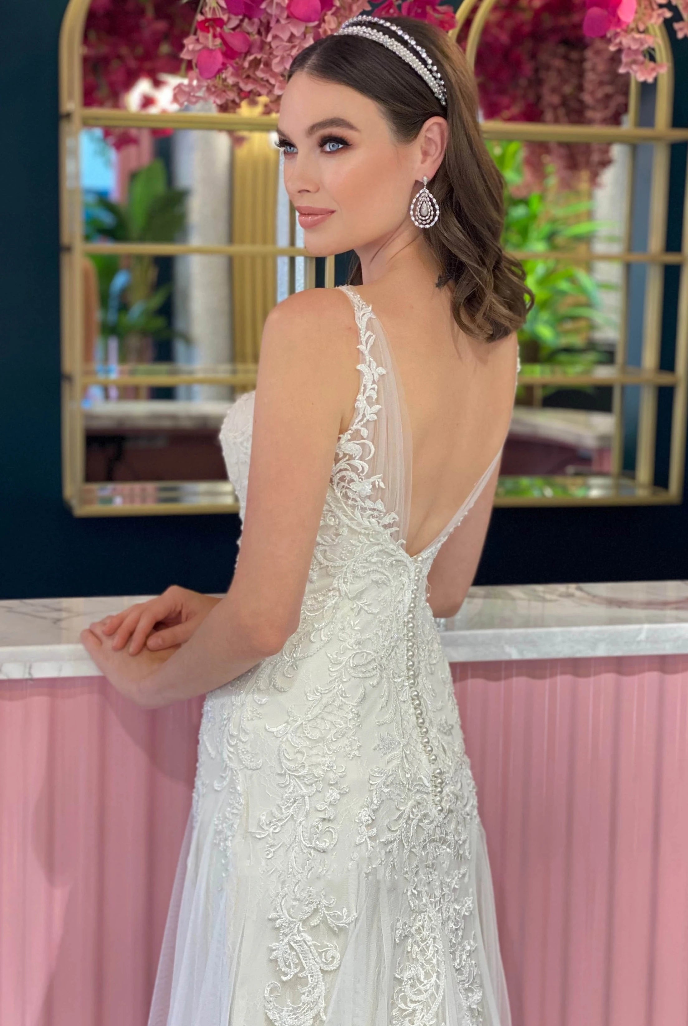 Bohemian Mermaid Lace Tulle V-neck Sleeveless Wedding Dress With Appliques and Pleats