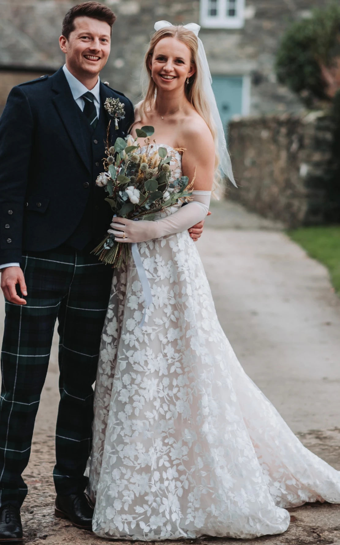 Boho Strapless Garden Marriage Dress A-Line with White Appliques Lace Sweep Train