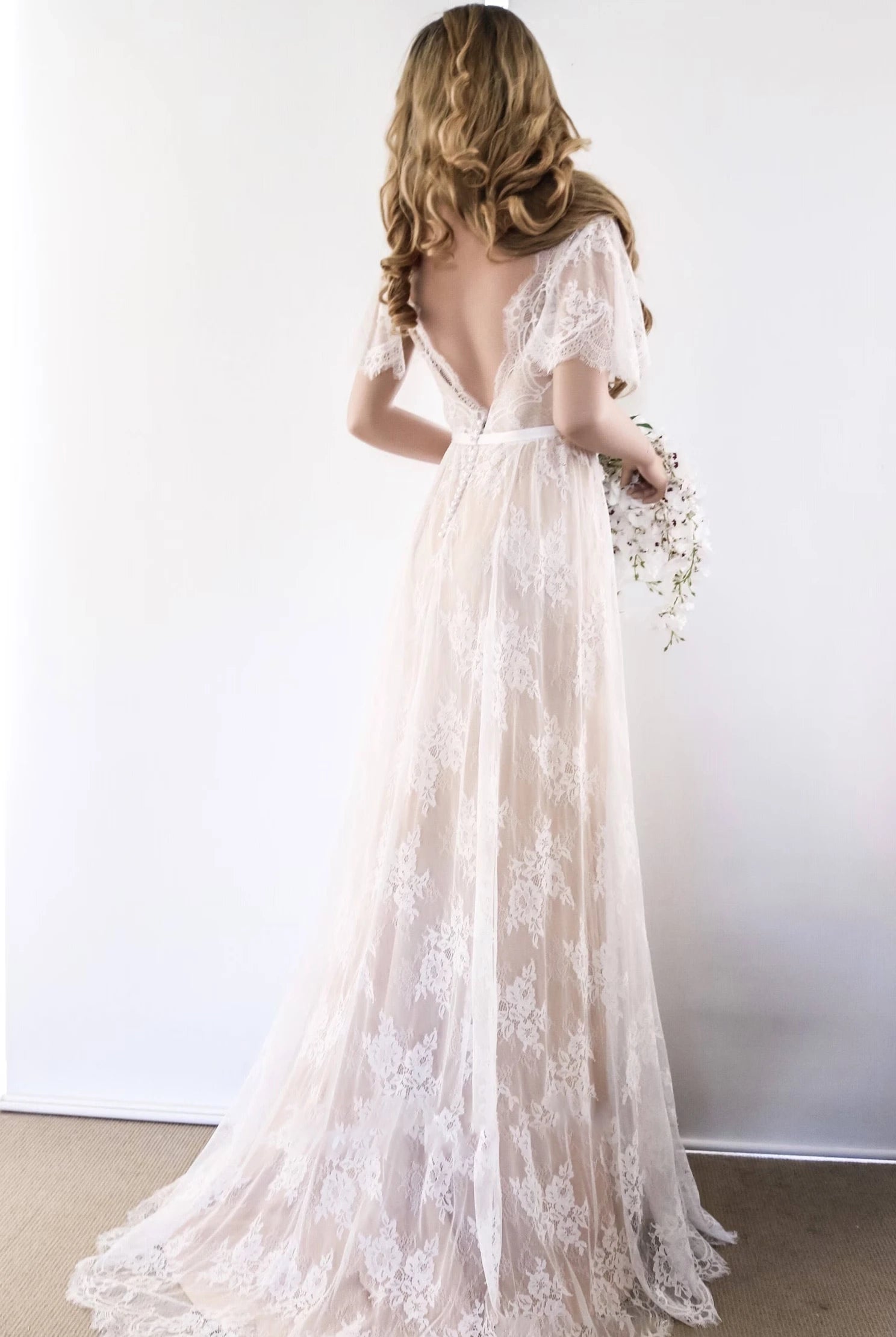 Boho V-neck Beach A-line Country Elegant Lace Petals Illusion Bell Wedding Dress with Train