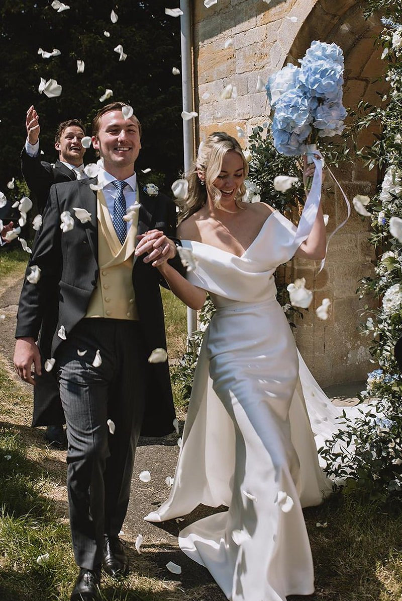 Gorgeous Mermaid Off the Shoulder White Satin Wedding Dresses