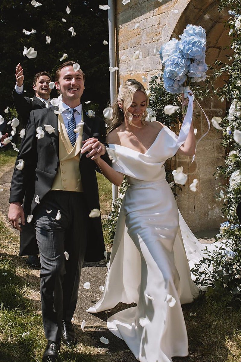 Gorgeous Mermaid Off the Shoulder White Satin Wedding Dresses