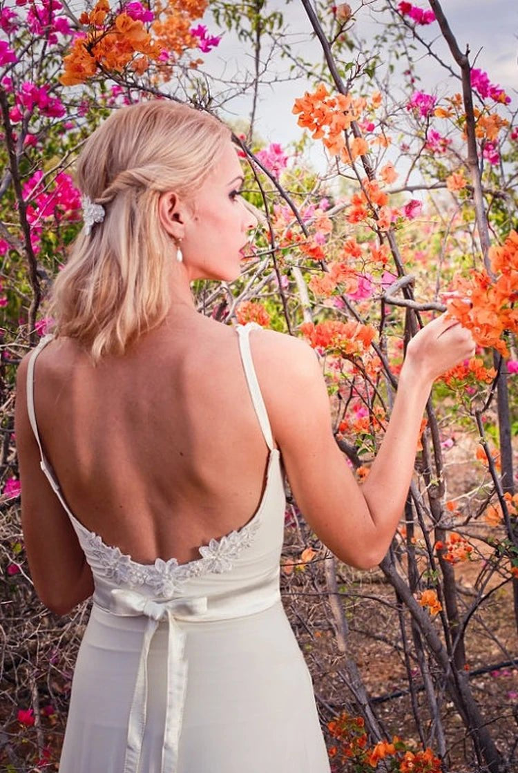 Chiffon Sleeveless Lace Appliques Backless Wedding Dress with Sash