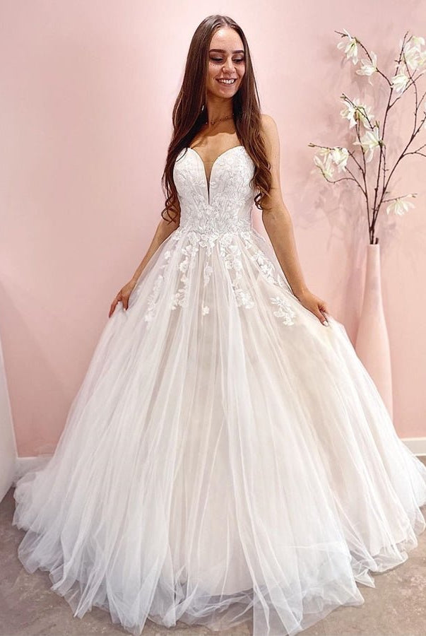 Classic Sweetheart A-line Sleeveless Appliqued Tulle Wedding Dress
