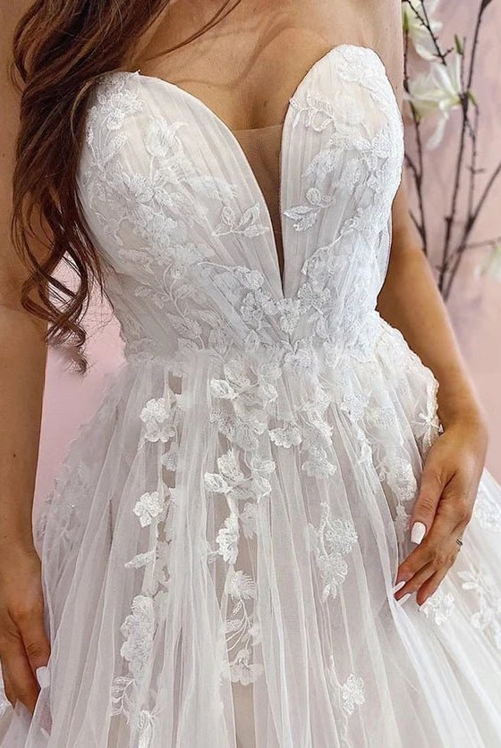 Classic Sweetheart A-line Sleeveless Appliqued Tulle Wedding Dress