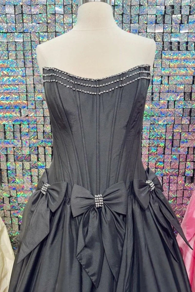 Cristal | A - Line Black Scoop Neck Satin Long Prom Dresses with Bow Knots - KissProm