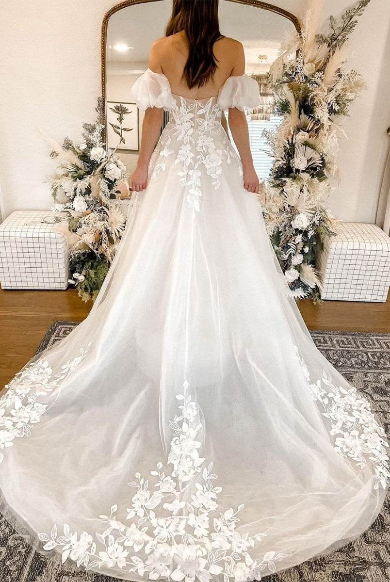 Cute A Line Sweetheart Tulle Wedding Dresses with Lace
