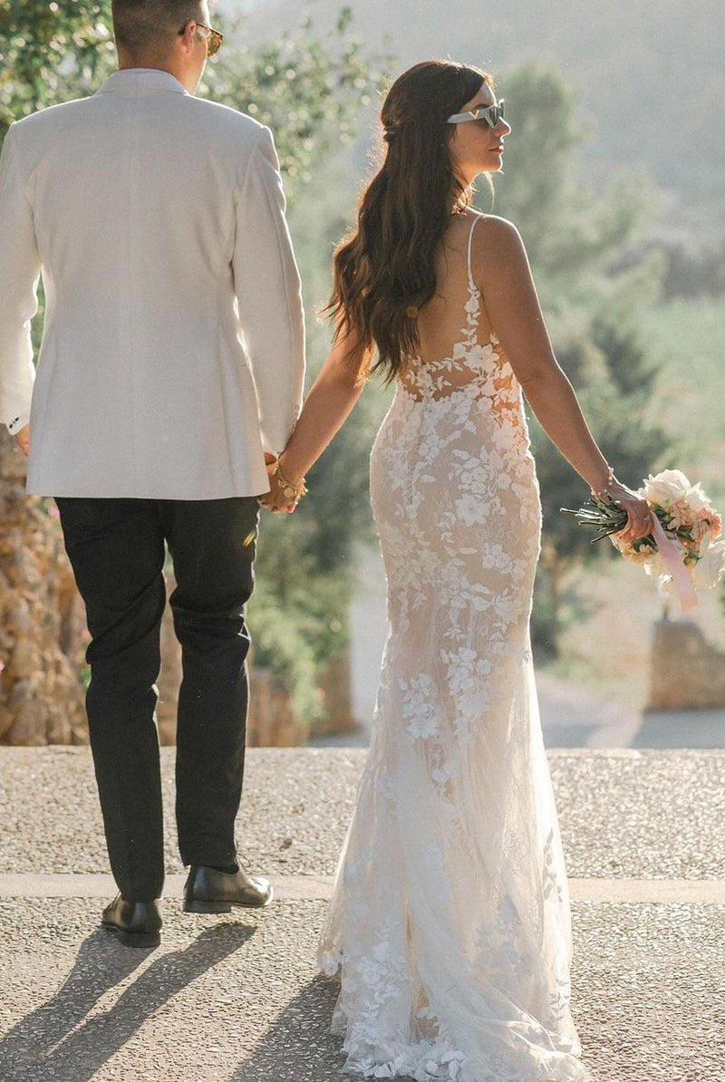 Mermaid V Neck Tulle Lace Sleeveless Ivory Wedding Dresses