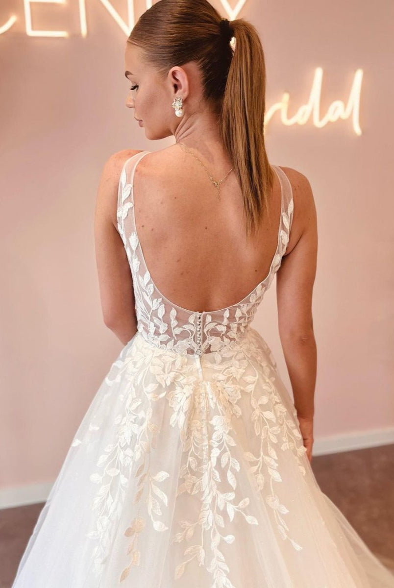 Elegant A Line V Neck Tulle Wedding Dresses with Appliques