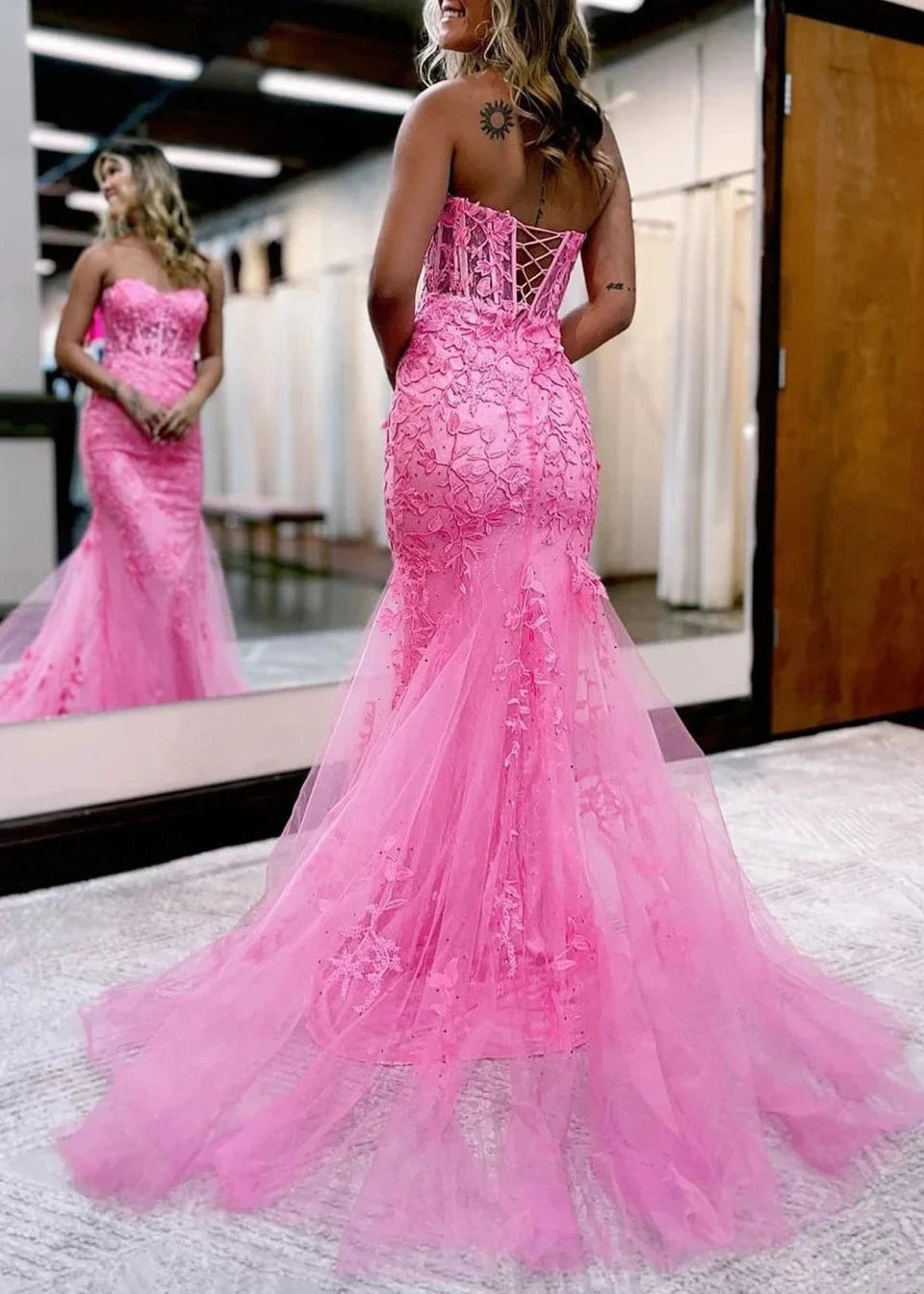 Pink Mermaid Sweetheart Neck Lace Long Prom Dress With Appliques - KissProm