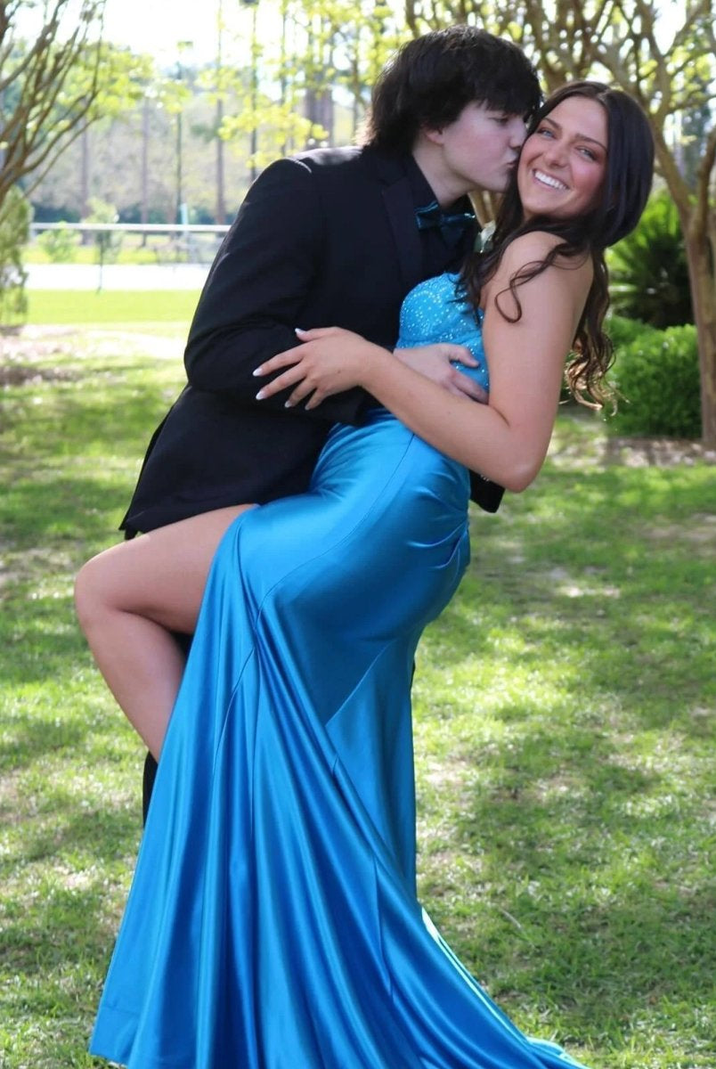 Dinah | Sweetheart Mermaid Peacock Lace and Satin Fitted Formal Dress - KissProm