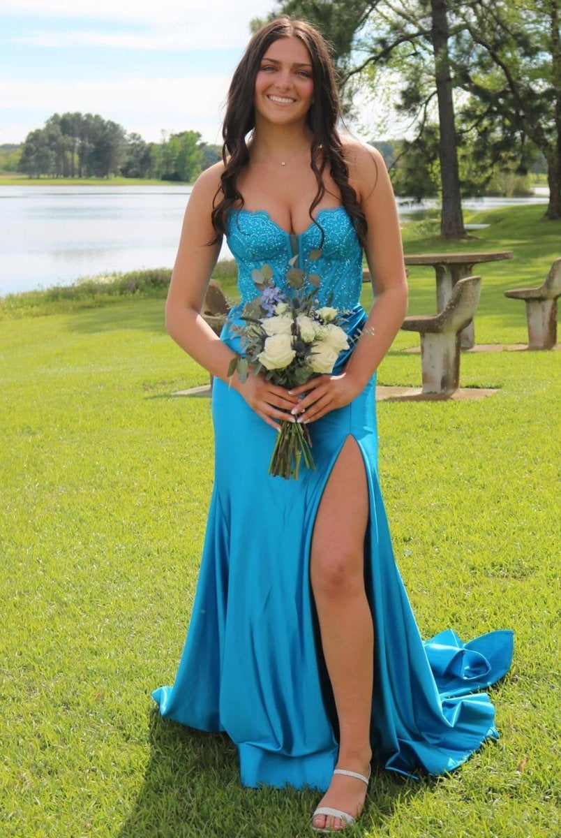 Dinah | Sweetheart Mermaid Peacock Lace and Satin Fitted Formal Dress - KissProm