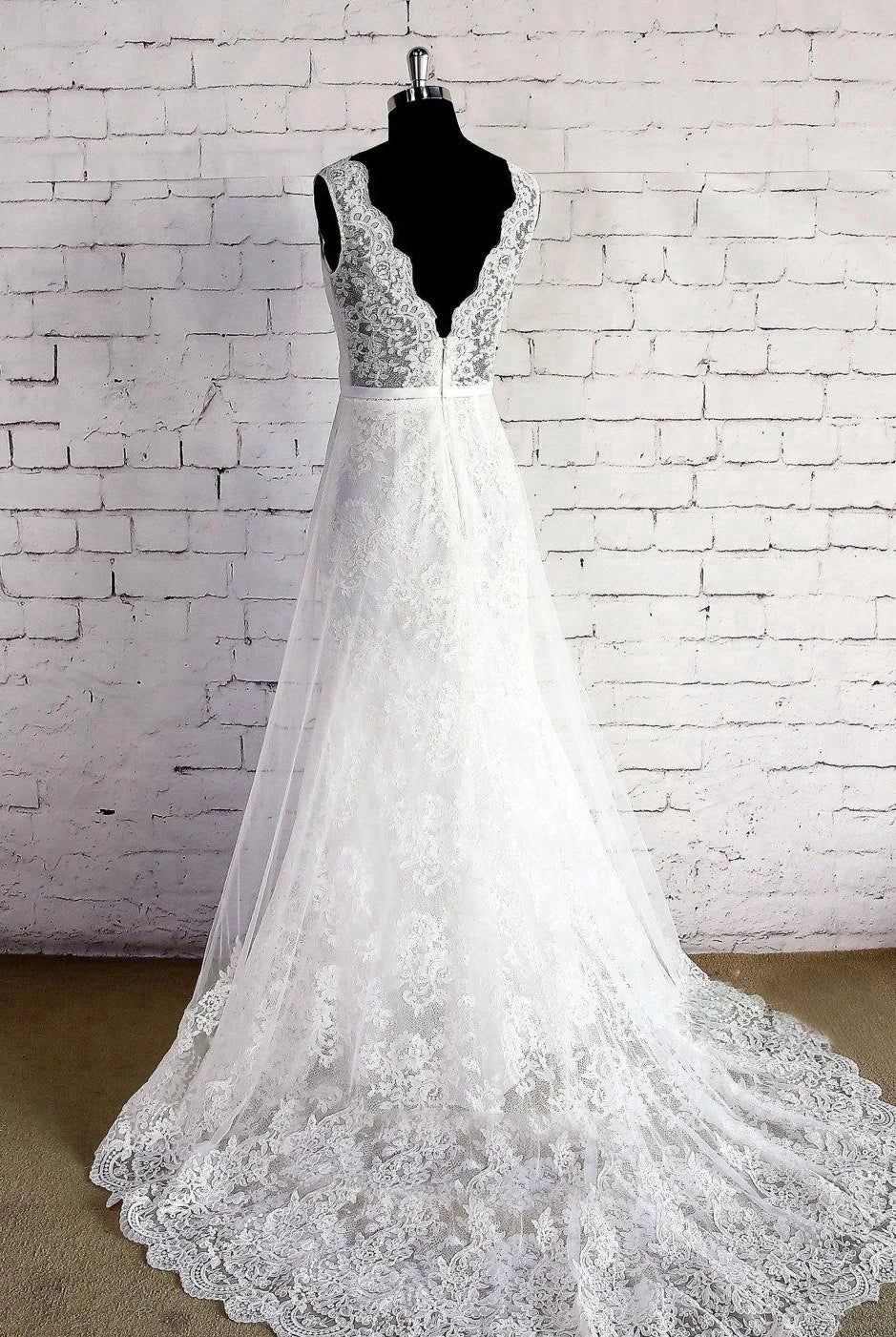 V-Neck Sleeveless Lace Appliques A-Line Sweep Train Zipper Wedding Dress