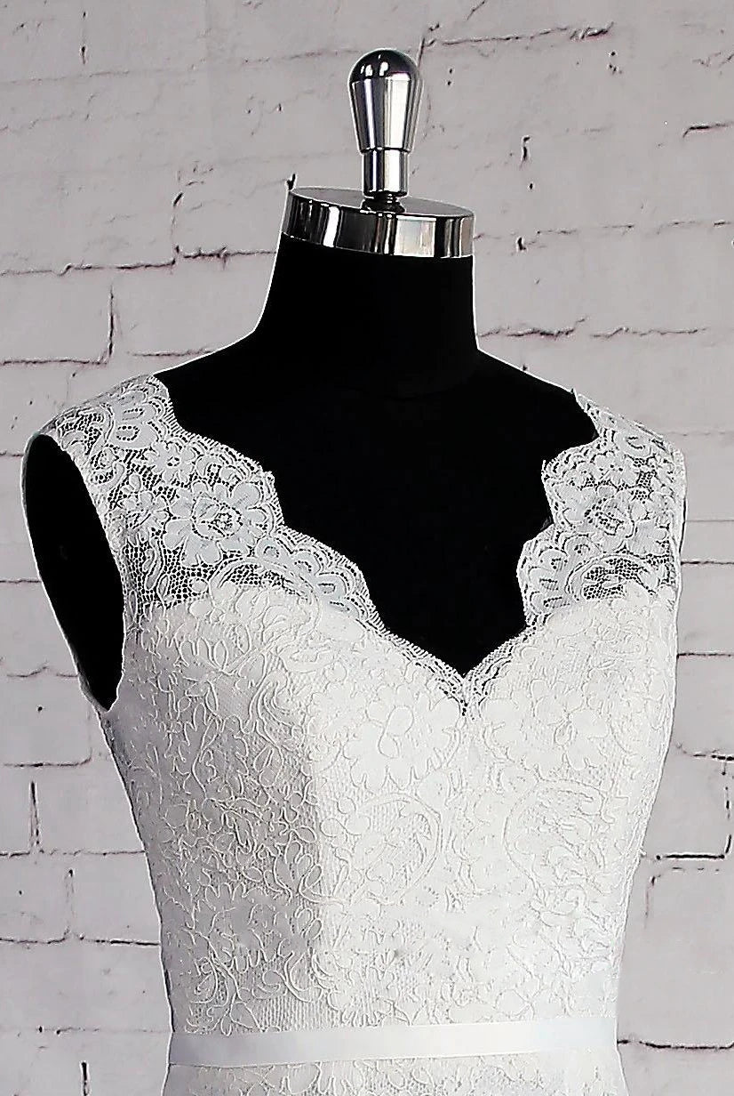V-Neck Sleeveless Lace Appliques A-Line Sweep Train Zipper Wedding Dress