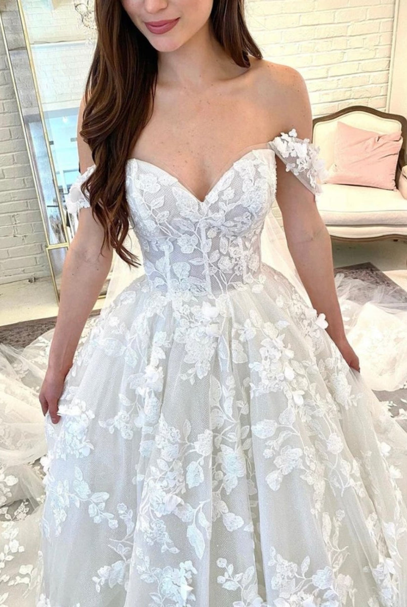 Gorgeous Ball Gown Sweetheart Lace Tulle Wedding Dresses
